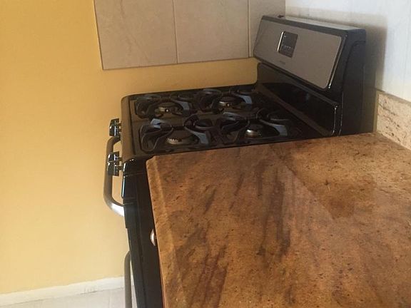 5th image of 3322 Wickham Ave #2