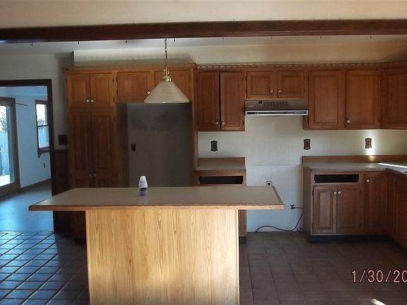 5th image of 562 Woodbine Ave