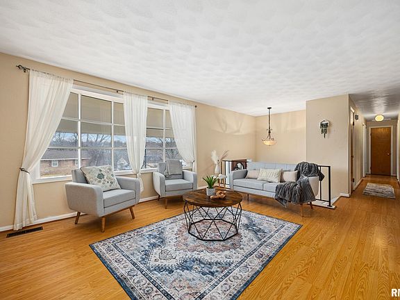 3rd image of 1508 W Lincoln Wood Pl