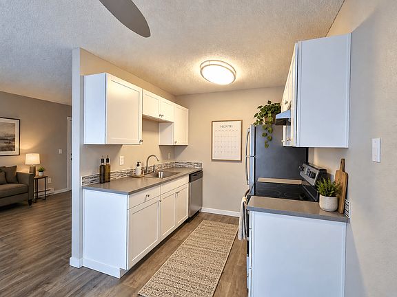 4th image of 6734 N Fessenden St #6626