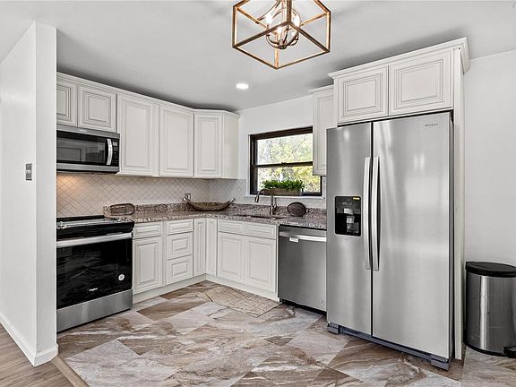 5th image of 10444 Gardo Ct