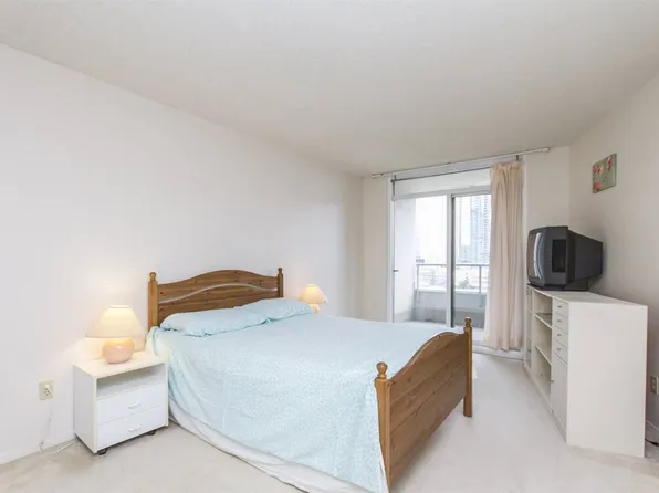 6070 McMurray Ave #1105, Burnaby, BC V5H 4J3