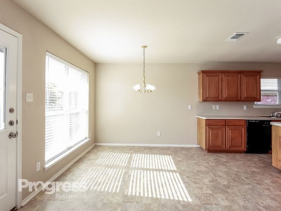 5th image of 2417 Collier Dr