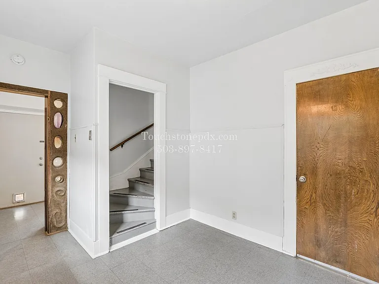 4315-4317 N Gantenbein Ave — Photo 15