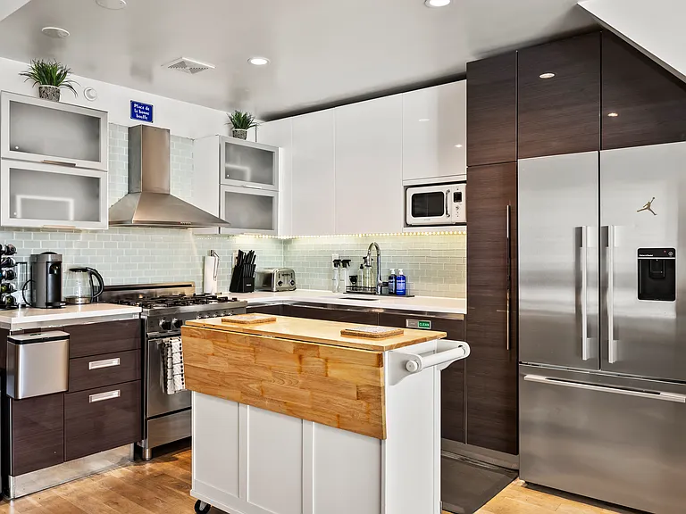 819 De Kalb Ave #2 — Photo 3