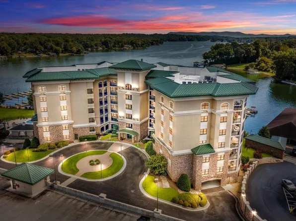 100 Bridgewater Pointe Pl Unit 403, Moneta, VA 24121