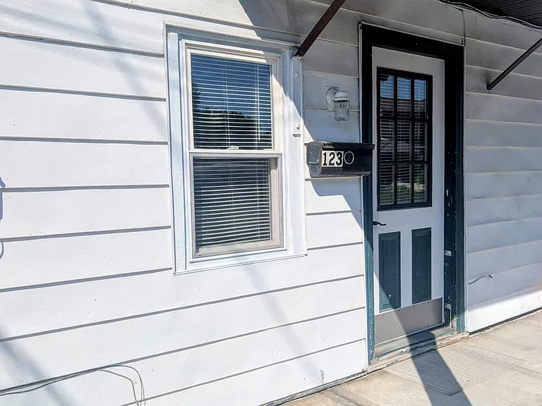 123 Broad St — Photo 2