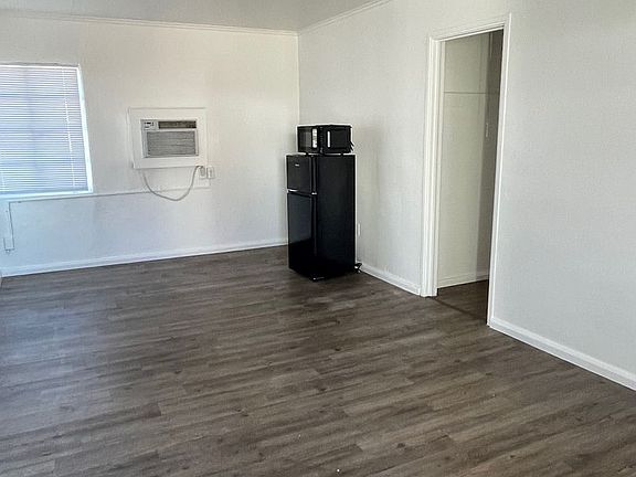 3rd image of 1130 E Gurley St #13