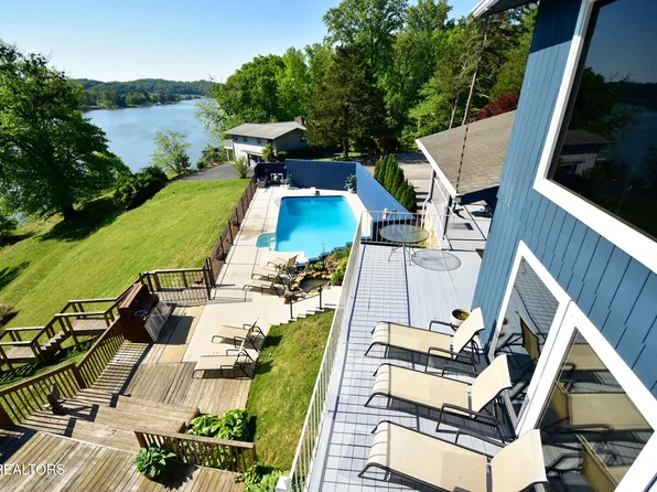 207 Lake Cir, Harriman, TN 37748