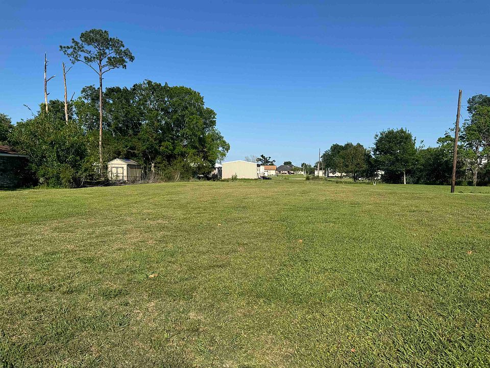 2nd image of 5833 Perry Ln