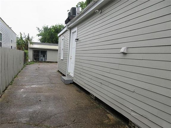 2nd image of 1723 Marais St Unit B
