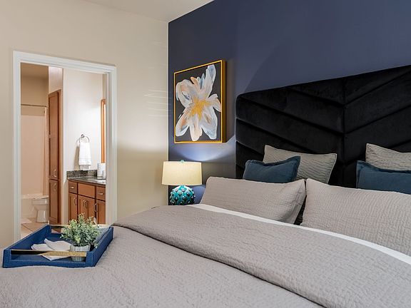 4th image of 701 E Bluff St APT 4203