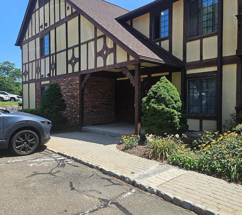 1st image of 27 Canterbury Road #27