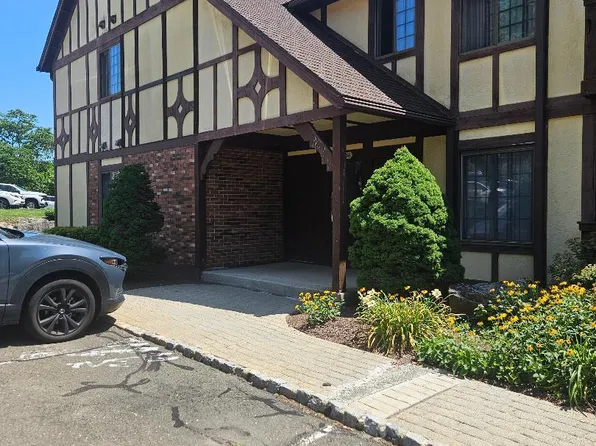 27 Canterbury Road #27, Bridgeport, CT 06606