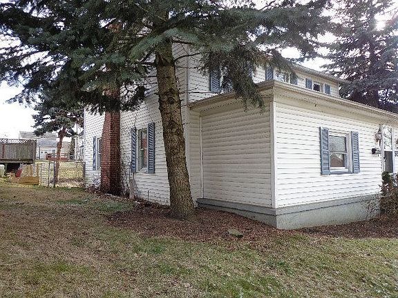 3rd image of 551 E 6th St
