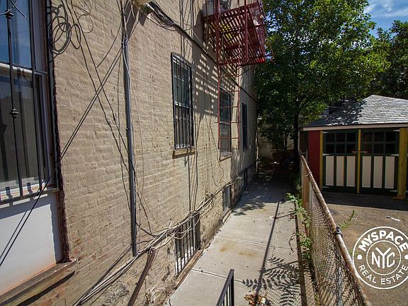 3rd image of 846 Prospect Pl APT 6