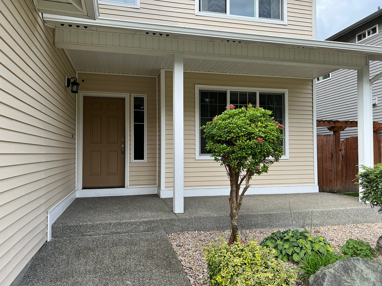 4 bed, 2.5 bath, 3012 sqft, $3,200 — Photo 2