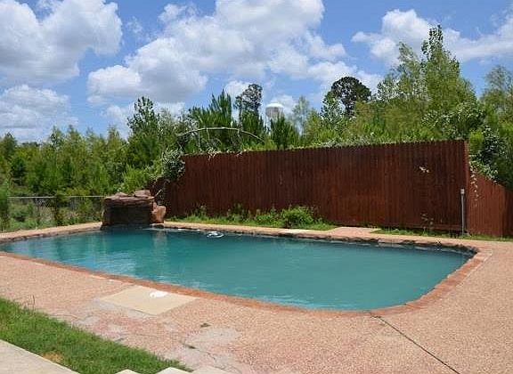 5th image of 101 Reynolds Ct