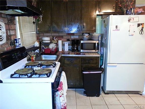 5th image of 19 Polk Pl