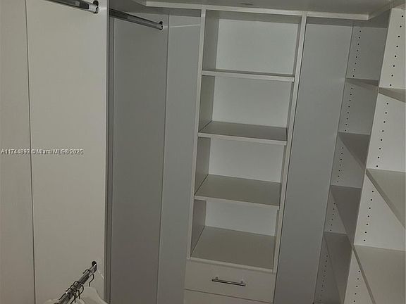 4th image of 1623 Collins Ave APT 916