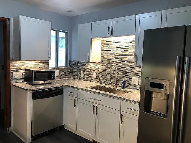 5 bed, 3200 sqft, $2,000 — Photo 3