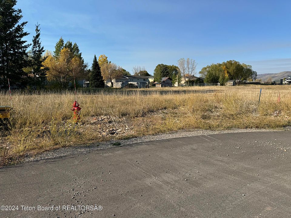 2nd image of 43 Honeysuckle Ct