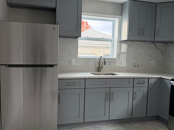 3rd image of 125 New St #1