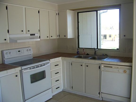 3rd image of 421 Lafayette Ct