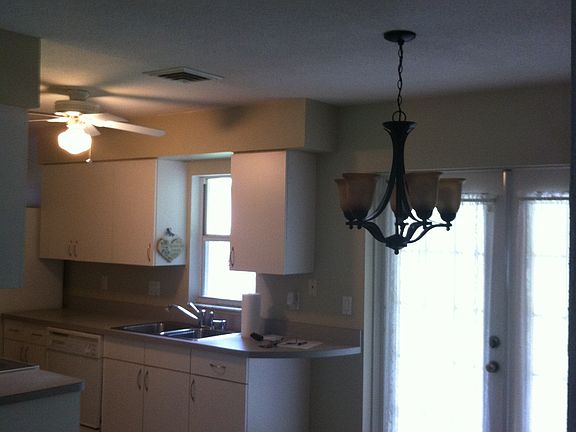 2nd image of 2032 Stratford Dr
