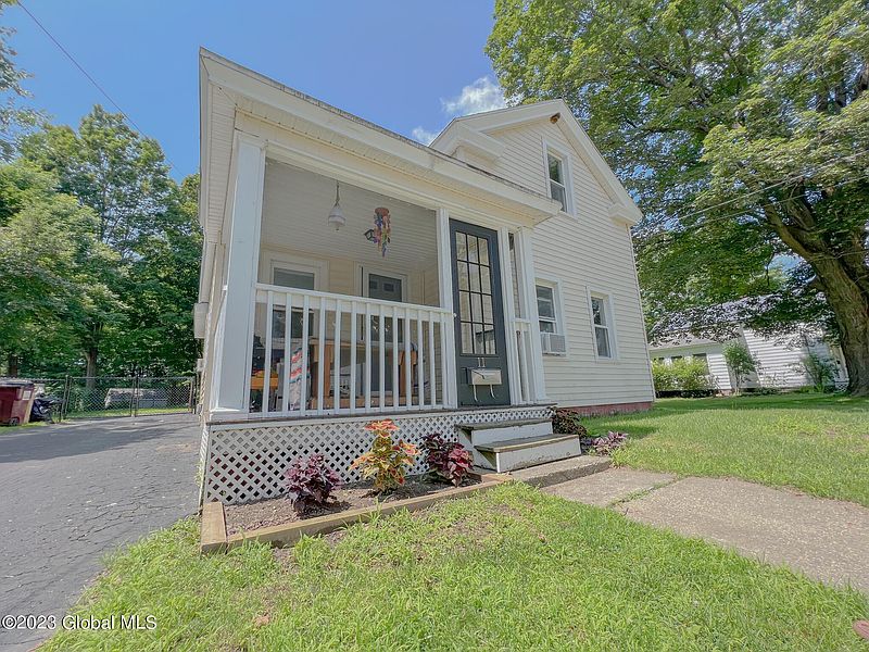 2nd image of 11 Maple Avenue