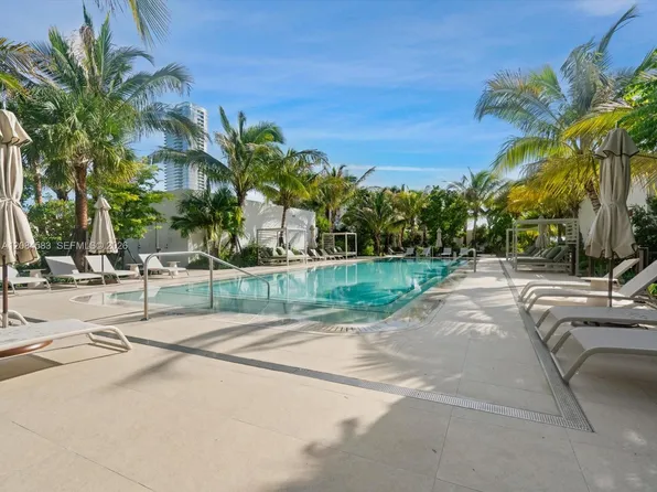 2200 Brickell Ave, Miami, FL