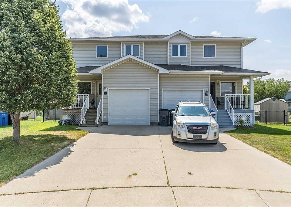 1st image of 37 N Northlands Cres NE