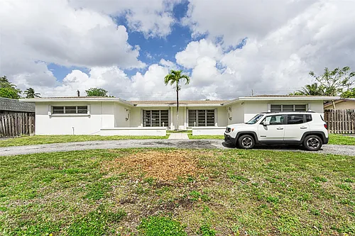 6821-6825 NW 11th Pl #6825 Photo 1
