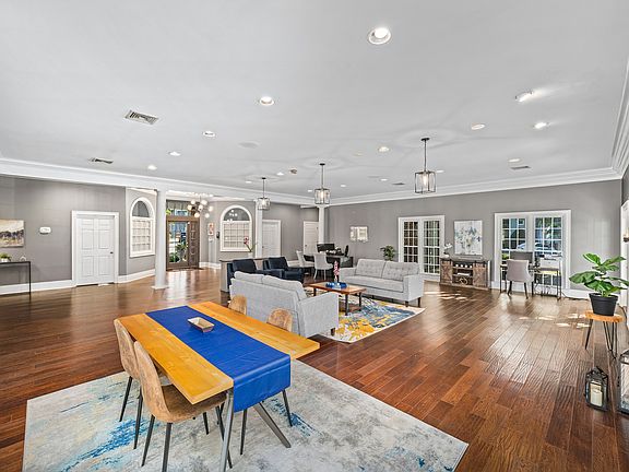 10040 - The Fairways - Clubhouse 2