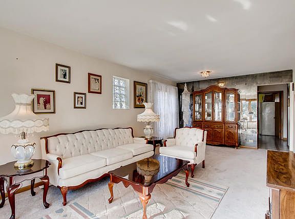 3rd image of 7438 N Octavia Ave
