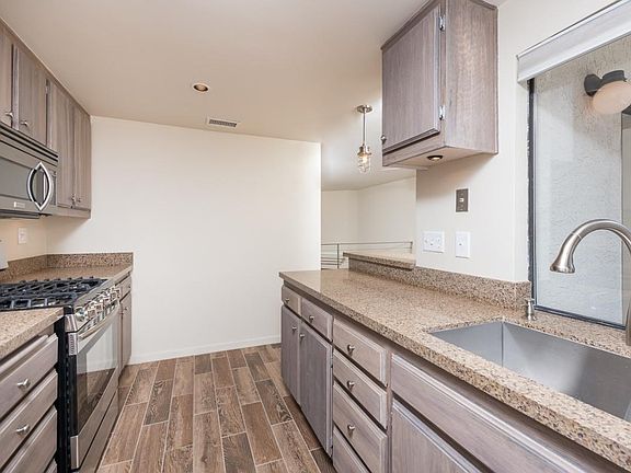 5th image of 3009 Union St Unit 15