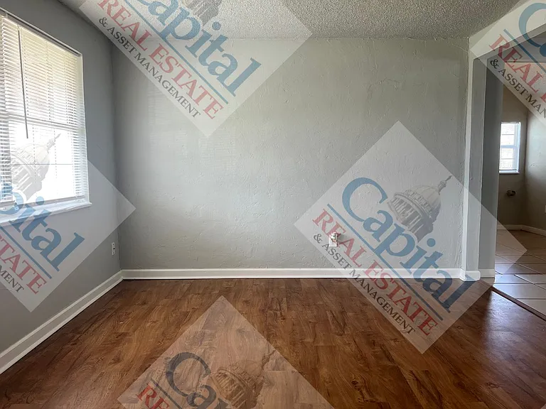 407 E Key Blvd — Photo 5