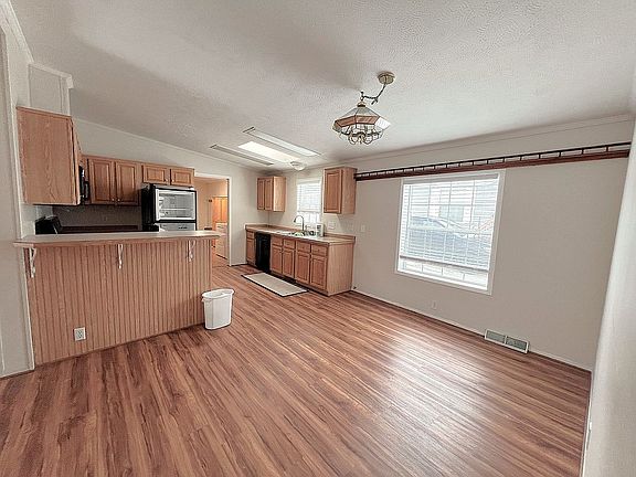 4th image of 16171 Derby Cir