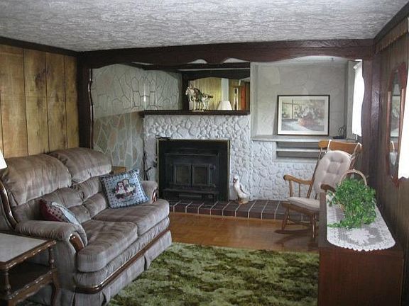 3rd image of 42 Old Main St