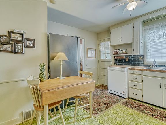 4th image of 27 Sherwood Ave