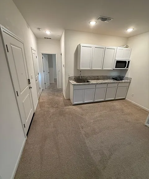 932 Derbyshire Ln — Photo 1