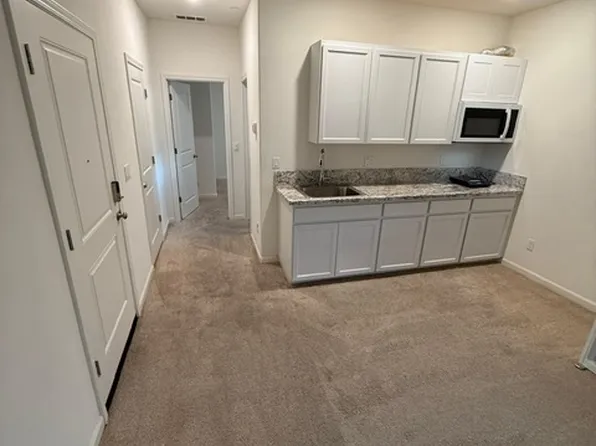 932 Derbyshire Ln, Patterson, CA 95363