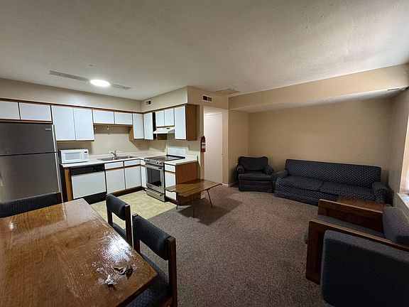 4th image of 978 Irving Ave #19