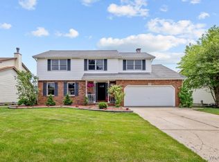 6399 Mayflower Ln, Lake View, NY 14085