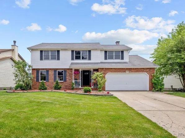 6399 Mayflower Ln, Lake View, NY 14085