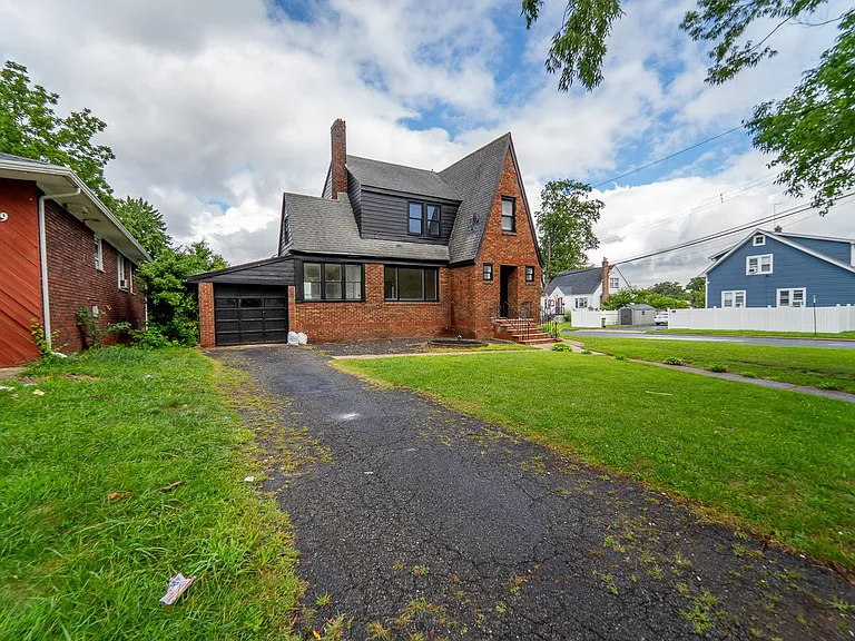 2215 N Wood Ave — Photo 30