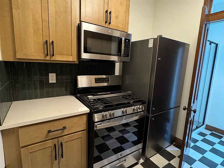 728 Franklin Ave #1 — Photo 4