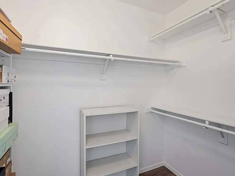 220 W Beechnut Pl — Photo 3