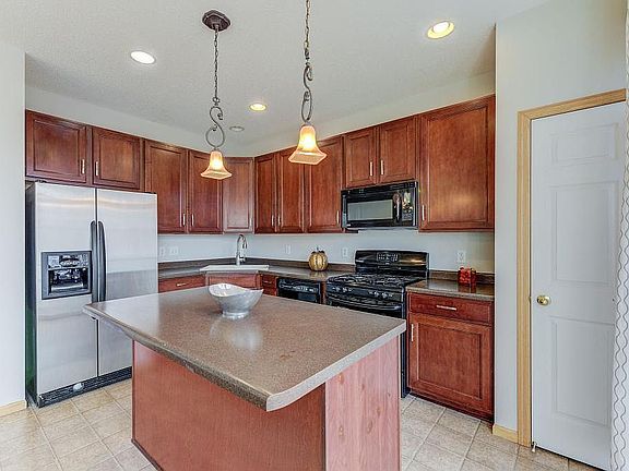 2nd image of 4658 Woodland Ave