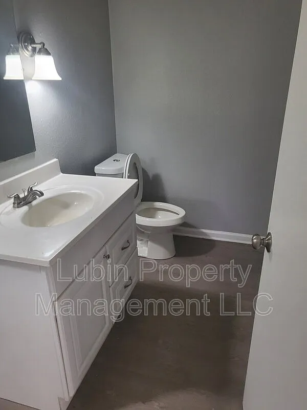3 bed, 2.0 bath, $995 — Photo 4